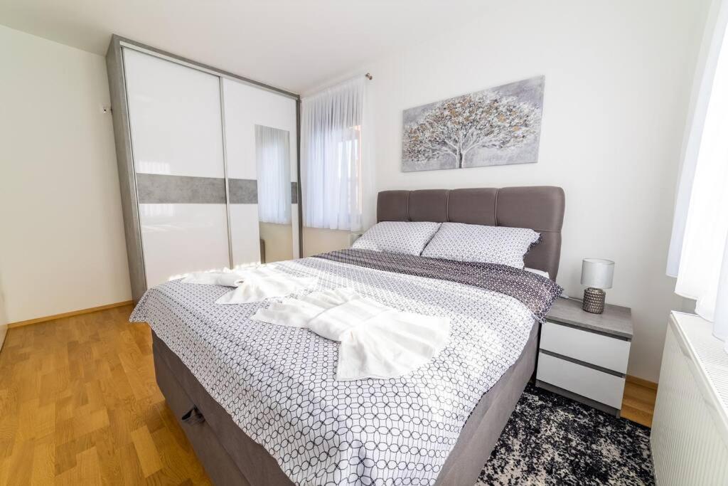 Apartman Lux Self Check-In Virovitica Exteriér fotografie
