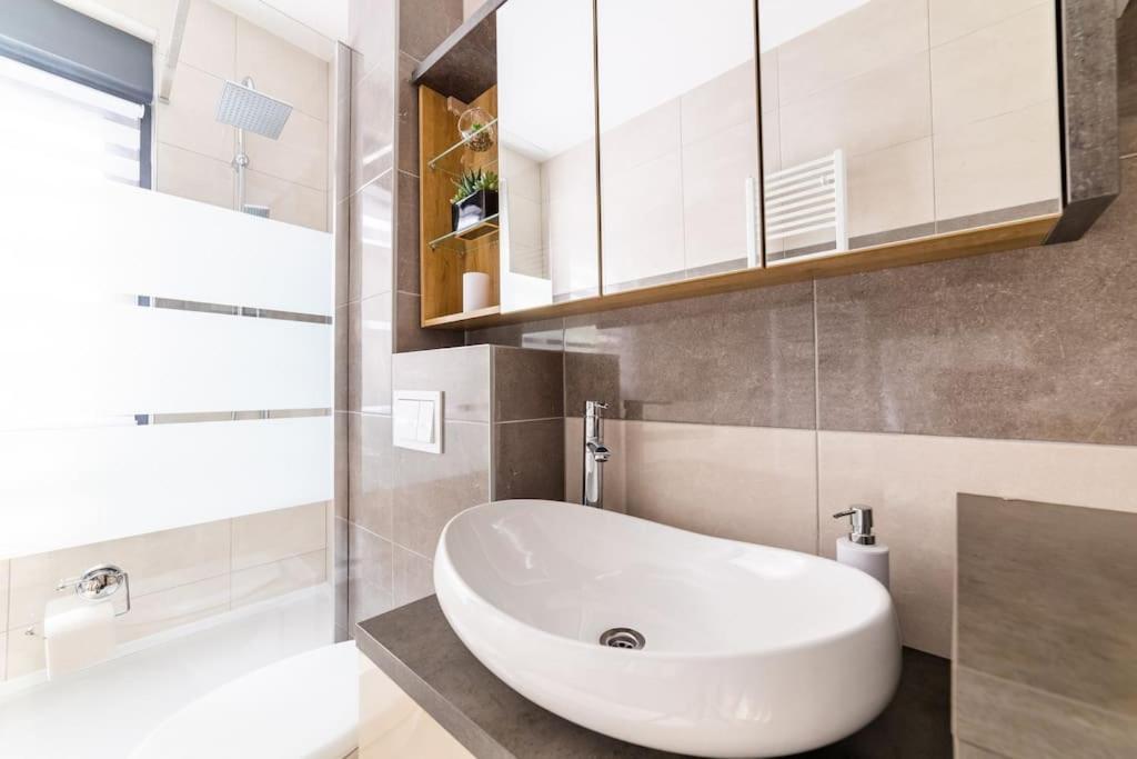 Apartman Lux Self Check-In Virovitica Exteriér fotografie